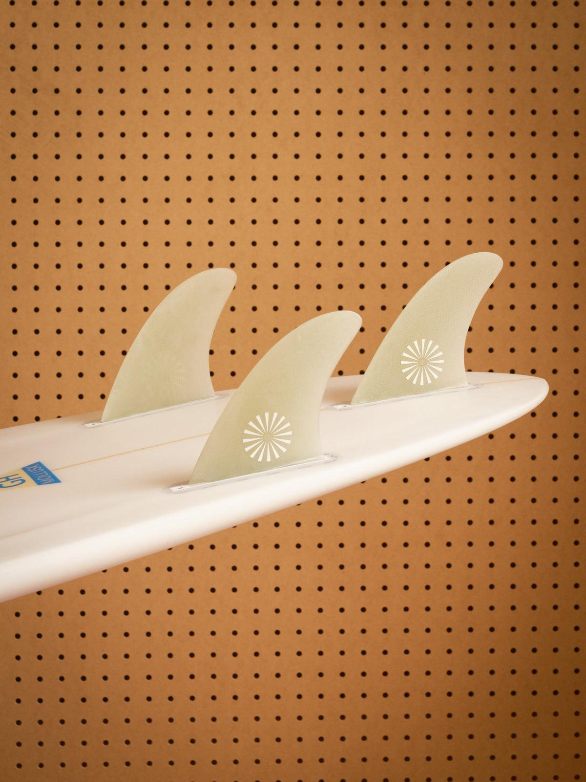 Radio Thruster Fin Set by Mollusk - Futures Compatible 3 Fin Tri Set